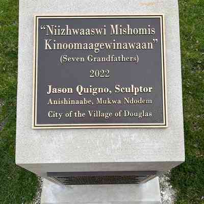 The marker that accompanies the Seven Grandfathers sculpture