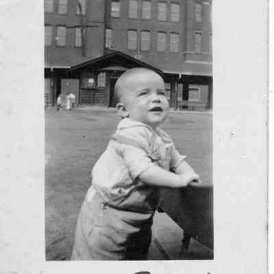 89-1-184_Edwin_Pond_14_mo.jpg 165KB: Edwin Pond Jr. at 14 months