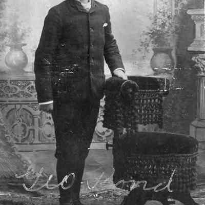 89-1-186_George_Pond_as_youth.jpg 321KB: George Pond