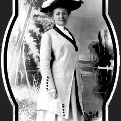 1909 formal portrait of Mrs. Harriet Curtis