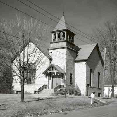 CongregationalChurch-SK126.jpg 1.3MB: 1944 - photo from collection of Mrs. H. A. Morris, (Lillian Morris) 660 Lake Street.

Photo caption from "Raising the Roof," 2nd ed., page 22
A new chancel was added (to the right side) in 1938, along with a redesign of the belfry and entrance-_and the Stucco veneer was covered with brick. The architect was the local architect-painter, Carl Herman
