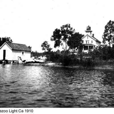 Kazoo_Light_1910.jpg 388KB