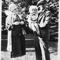          Newhoffs holding Bob 1927.jpg
   