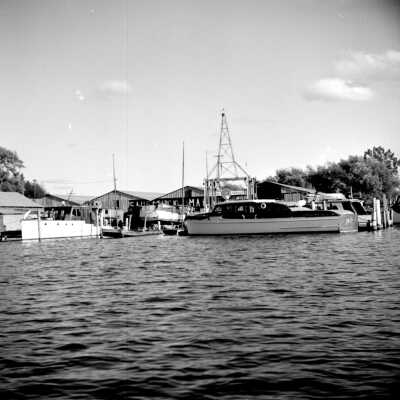 053aSaugatuckMarineca1950.jpg 373KB: Pier Marina
