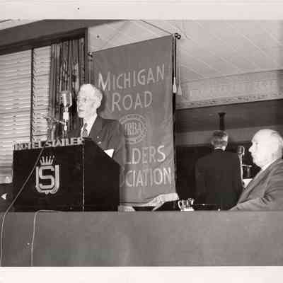 Otto-WalterReddy-2.jpg 322KB: Walter Reddy at Hotel Statler, Michigan Road Builders Association MRBA