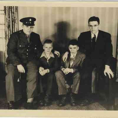 Otto-TomAnd3brothers.JPG 160KB: Tom's brothers are named James, Allen and Jack.