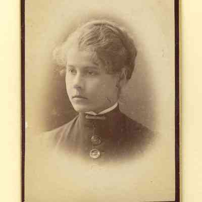 Wallin-Unknown5.jpg 260KB: Unknown but strong resemblance to Mary Cutler