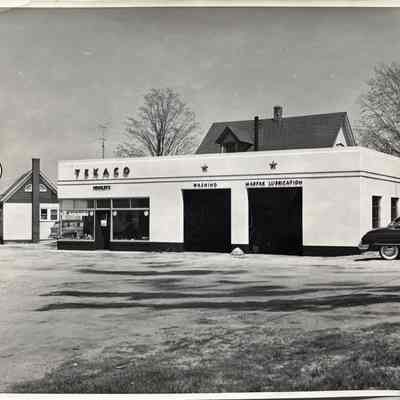 Texaco at Center x Blue Star Hwy.