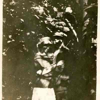 Auction_house_album_G.jpg 1MB: couple embracing in dappled shade of trees