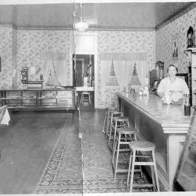 Douglas_cafe_interior.jpg 192KB