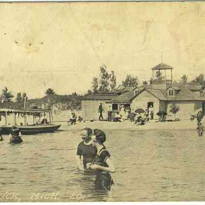 HH-0025-Beachhouse-1910.JPG 499KB