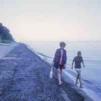          Filename: Stube23 Joan, Jane & Carol Stube by Lake MI 8_71.jpg 1.2MB
   