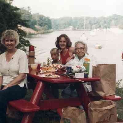 Filename: Stube59.5 Family at AZO River _81.jpg 4.1MB