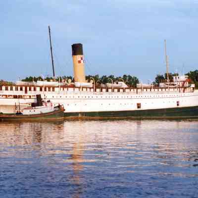 Keewatin and tugboat Reiss: Filename: Stube65 Keewatin, Douglas.jpg 4.8MB
