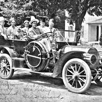6GuysDogCar.jpg 1.1MB