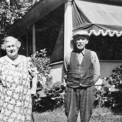 Hank Perkins and.jpg 478KB: unknown woman