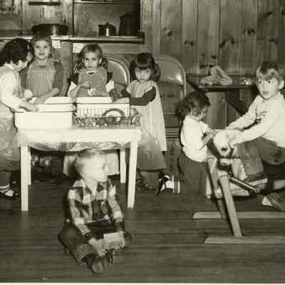 Kids_in_art_class-3.jpg