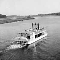          569IslandQueenUpriver.jpg 152KB
   