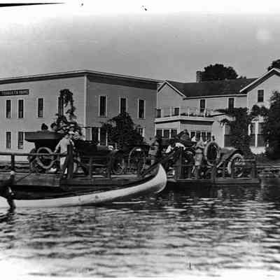 Ferry_with_cars_and_buggy.jpg 650KB: Tourist Home and Ferry