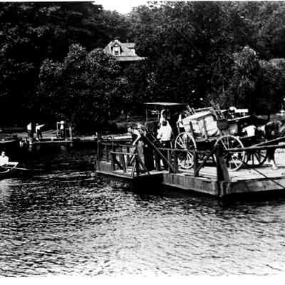 Ferry_with_horse_wagon.jpg 709KN: Chain Ferry