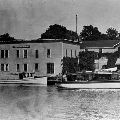 Wright_Line_boat.jpg 607KB: Wm. Cary at Tourist Home with Lake Trip