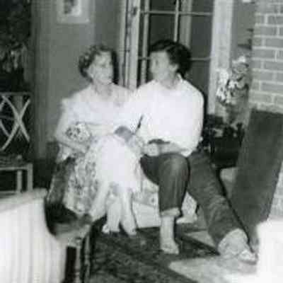 Mary K and Nana.jpg 51KB