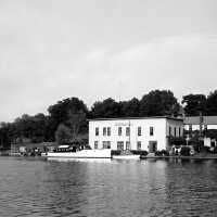          584 1/4	Saugatuck - cruisers	8/14/1949	Kareb docked at Mt. Baldhead hotel; AK studio and Walker's Saugatuck Boat Livery just down river
   