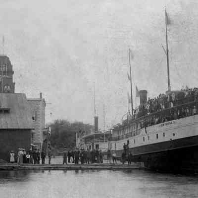 Deam29printed.jpg 1.2MB: Passengers on and by the steamer Bon Voyage, location unknown