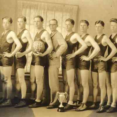 MWM-1927SHSBasketballTeam-1.JPG 182KB: Les Bradley, T? Chambers, Jim Sheridan, Dr. Waugh, Mort Devine, Charlie Welch, George Sheridan, Heath Crow.