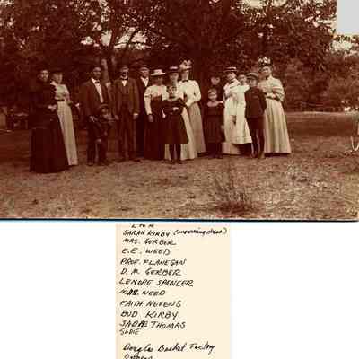 89-1-293_Douglas_Basket_Factory_workers.jpg 1.1MB