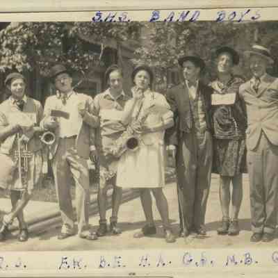 EDG-0040-1.JPG 139KB: SHS Band Boys "The Patsy"  F.K or E.K. [Koning]., B.E., H.R., G.S,. M.B., G.K.