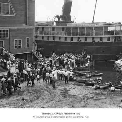 59PavilionSteamerCrowd.jpg 1.5MB: Steamer E.G. Crosby at the Pavilion 1913 An excursion group of Grand Rapids grocers was arriving f3,m1 Herman Simonson