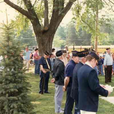 Oleary-1985MemDayParade-5.jpg 227KB: The brick memorial is visible on the right.