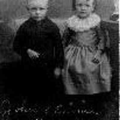 89-1-30 John Emma Blink.jpg 19KB