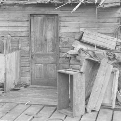 331 0/3	Saugatuck - Fish Shacks	9/23/45	Back door of shack