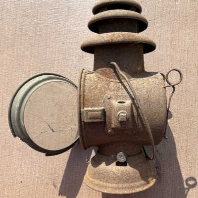 side view, dial to raise or lower wick is visible in base