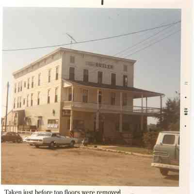 Hotel_Butler_11-71.jpg 411KB: Taken just before top floors were removed, timestamped Nov 1971