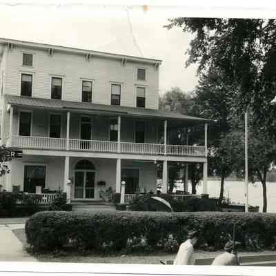 HMHotelButler ca 1950.jpg 1.4MB: shuffleboard era