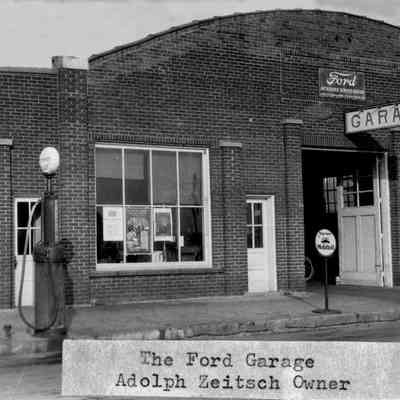Ford_garage_-_Pie_plant.jpg 737KB: Adolph Zeitsch Owner. Digital file on Jack Sheridan Drive 2021.72.02. Label suggest original from Greg Hoffman file