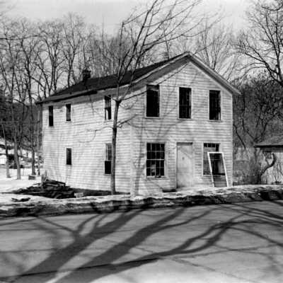 784BuffaloHouse.jpg 353KB