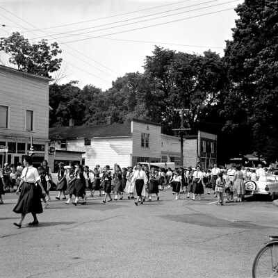 744 0/7	Douglas - parades Memorial Day parade: Camp Fire girls including Peggy Boyce and Jane Bird Van Dis.