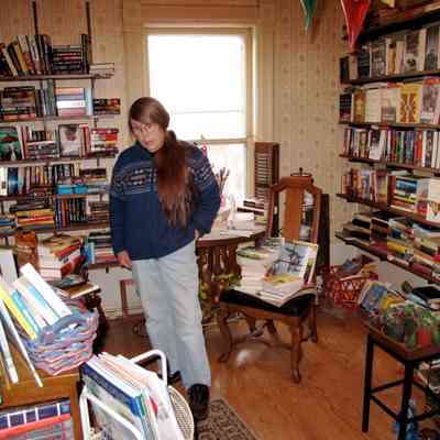 JUDY HALLISY AND BOOKSTORE.JPG 4.2MB