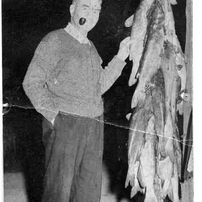89-1-234_Art_Sowden_1941.jpg 1.6MB: Art Snowden July 12 1941 man with pipe and a garland of fish