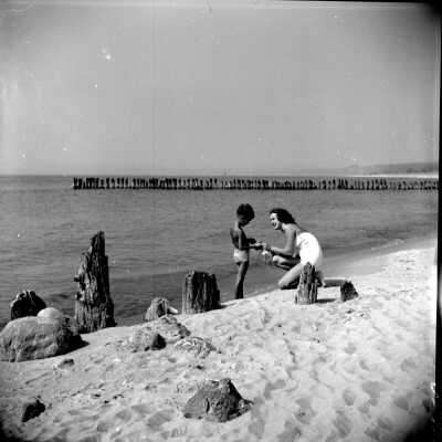 Masselink Jr. at beach