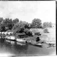          Saugatuck harbor. fish shacks. boats-fishtown.jpg 344KB
   