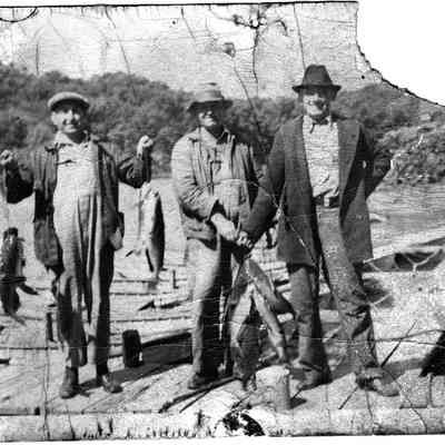 89_1_83_A_Men_with_fish.jpg 751KB - For original see box 31, envelope 89-1-83a