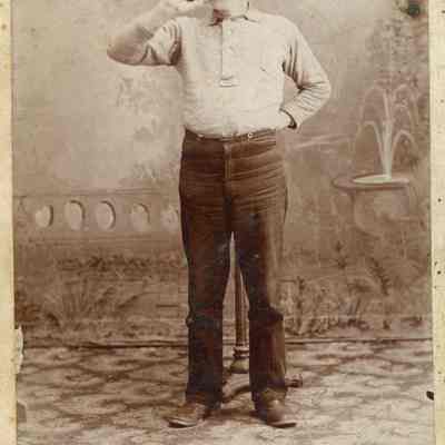 SDHS040-mbe-GeorgeGaze.jpg 403KB