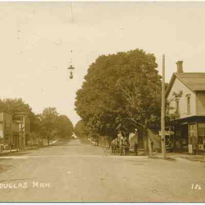 DowntownDouglas1913Postcard.jpg 390KB