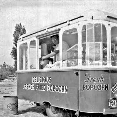 PluimOvalWagon.jpg 701KB: Digital file at 2021.72.02