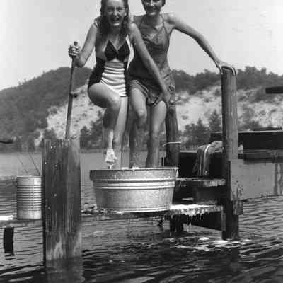 1943 Washtub0101.jpg 515KB